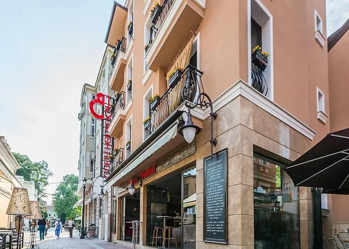 Gasthof 8 1/2 Art 3*