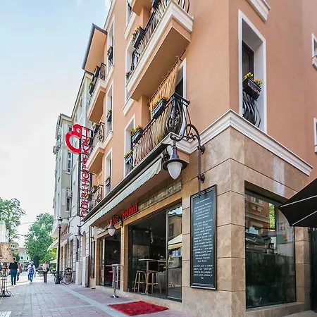 ゲストハウス 8 1/2 Art 3*