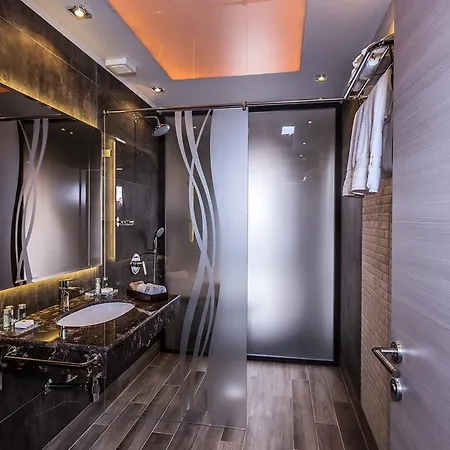 8 1/2 Art Guest house 3*
