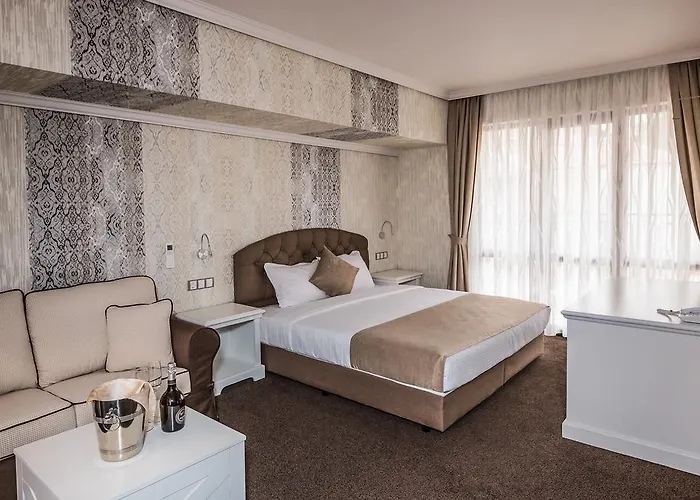 Vendégház 8 1/2 Art 3*